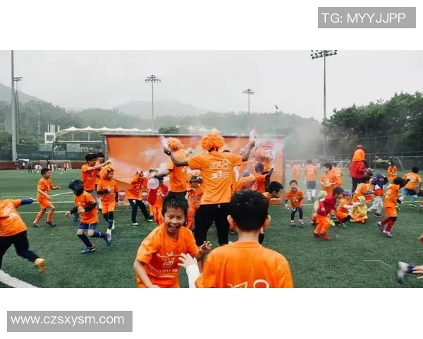 足球明星与孩子们的温馨互动视频展现亲子时光的快乐与成长 足球明星与孩子们的温馨互动视频展现亲子时光的快乐与成长